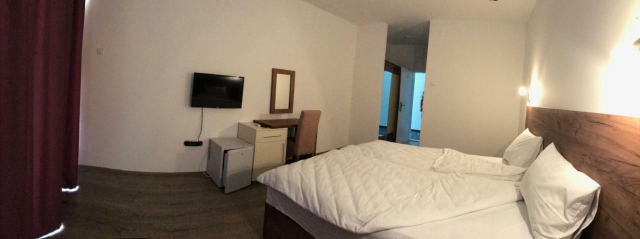 Htp Velika Plaza Ulcinj Hotel Buitenkant foto