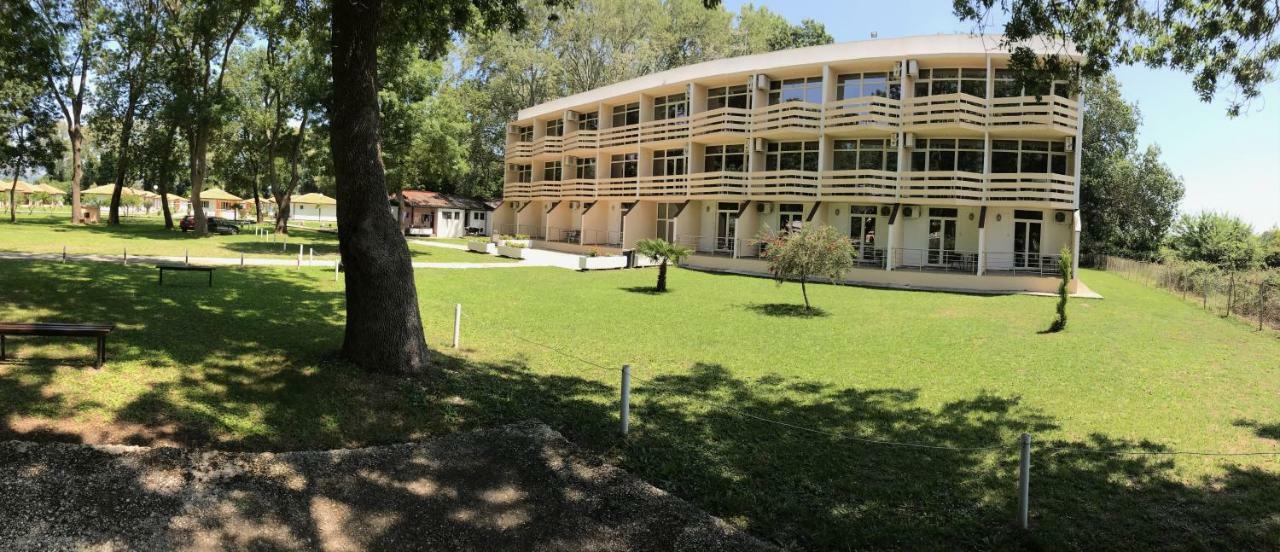 Htp Velika Plaza Ulcinj Hotel Buitenkant foto